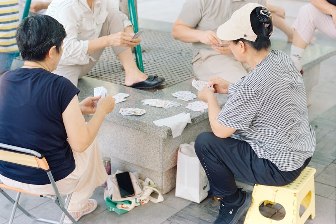 花式“送券”、扮靓新“妆”……三八妇女节迎来“悦己消费”新热潮